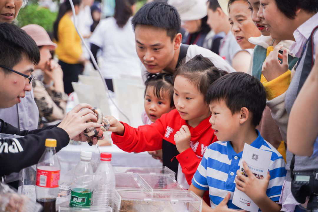 自然好书捐赠仪式：让自然好书，回到最接近自然的地方