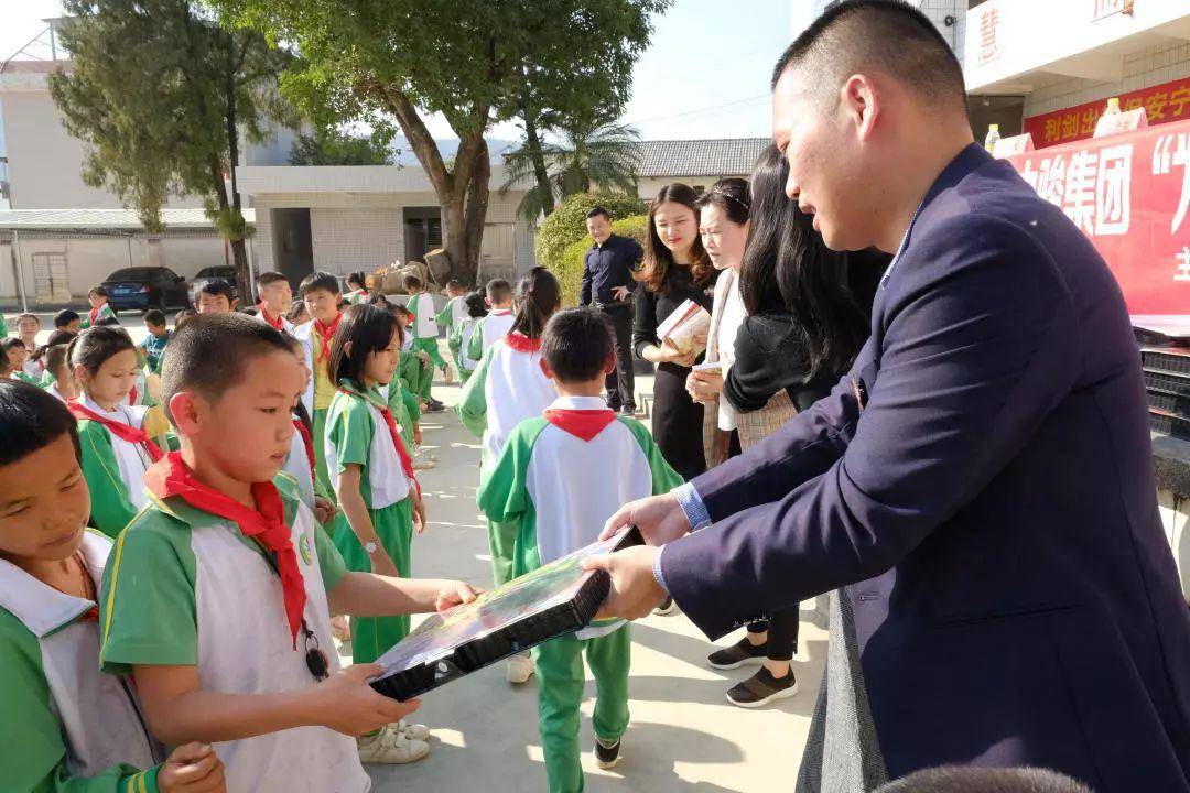 为爱FUN声，书暖童心——2019中骏·深圳&扬帆计划捐书活动